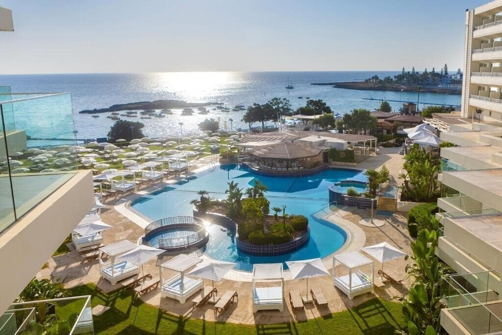 Готель Capo Bay Beach Hotel 4*