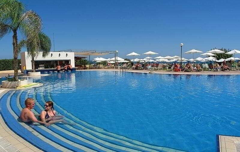 Территория Kouzalis Hotel 4*