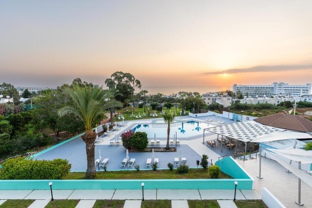 Панорама Adelais 3*