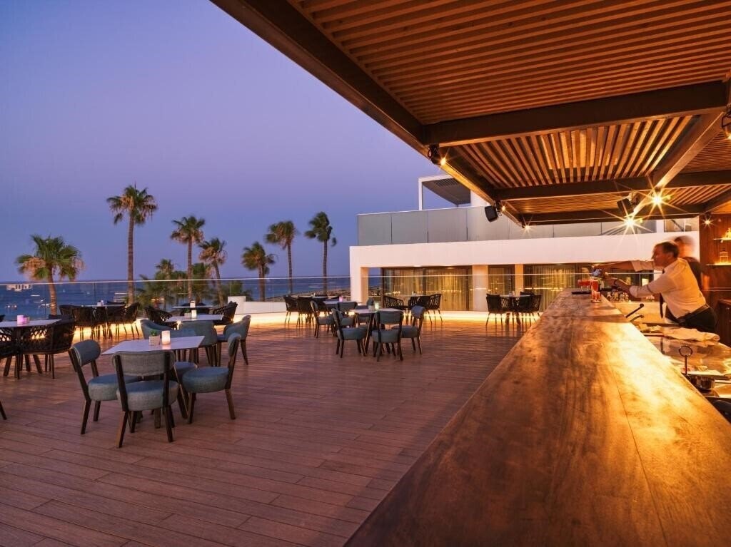 Апартаменты Leonardo Crystal Cove Hotel & SPA 4*