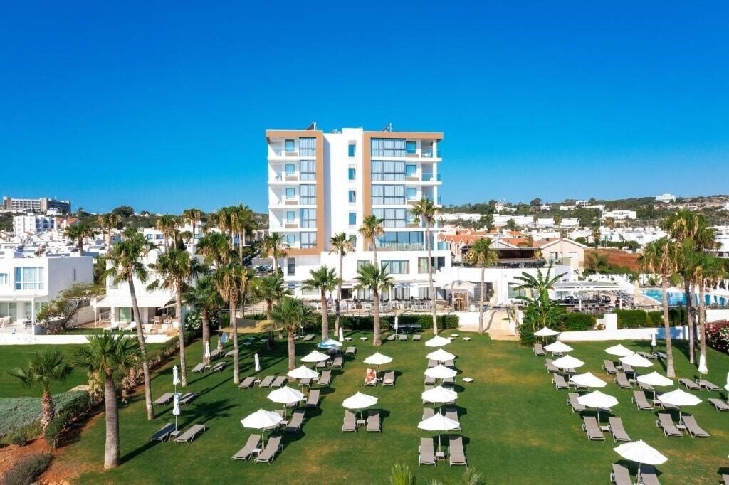 Панорама Leonardo Crystal Cove Hotel & SPA 4*