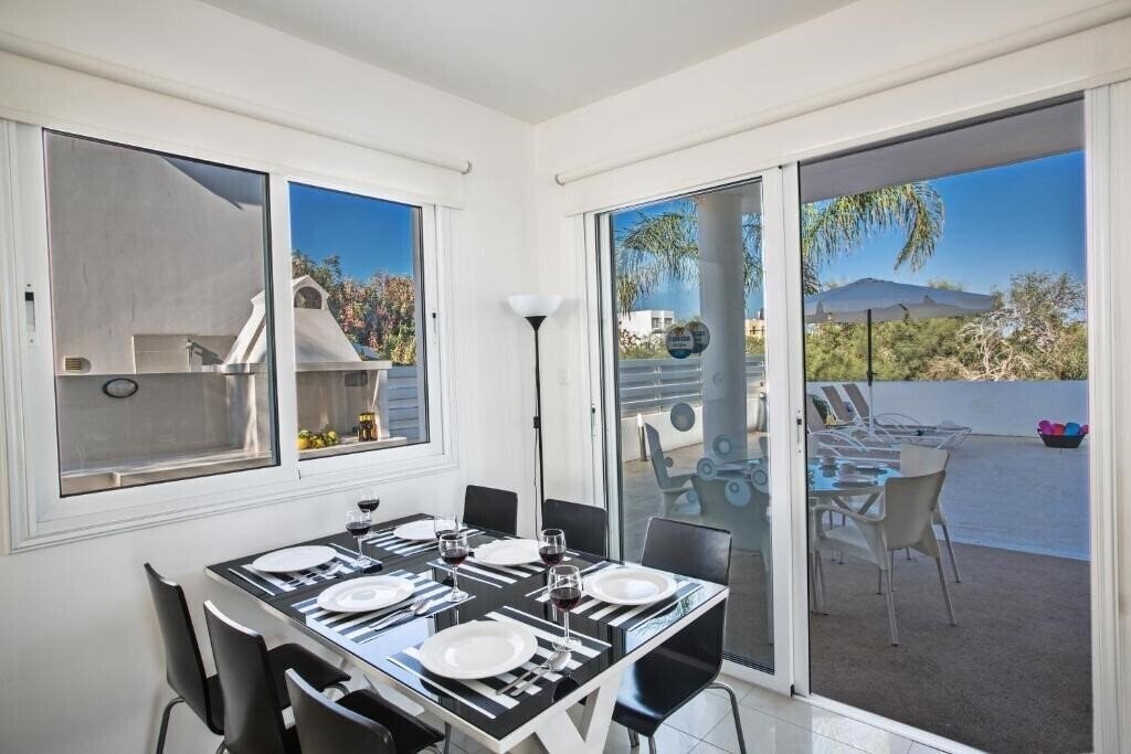 Вид Flouressia Gardens & Villas 2*