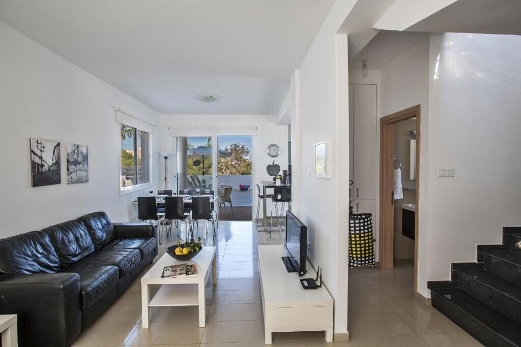 Панорама Flouressia Gardens & Villas 2*