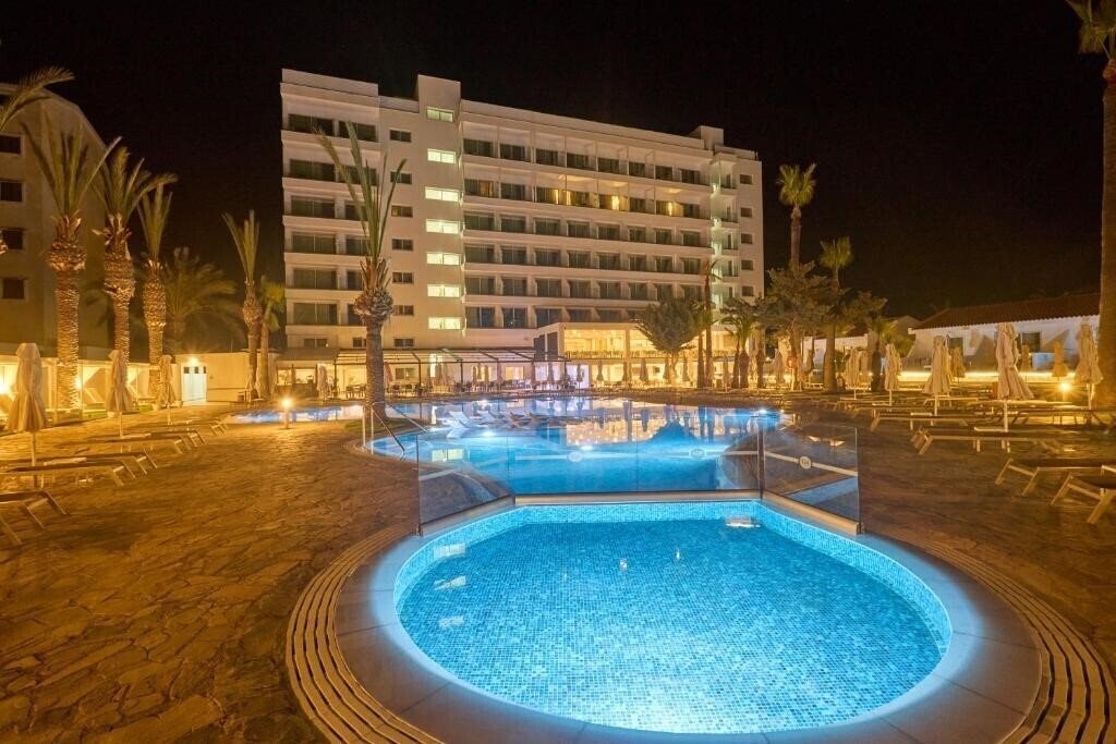 Отель Bohemian Gardens Hotel 4*