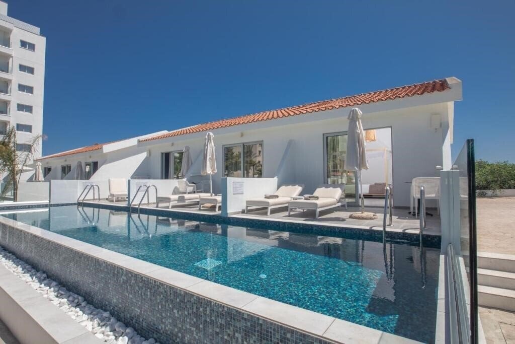 Изображение Bohemian Gardens Hotel 4*