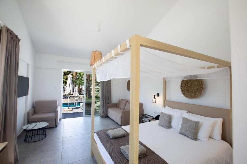 Апартаменты Bohemian Gardens Hotel 4*