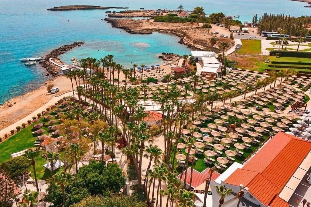 Вид Cavo Maris Beach Hotel 4*