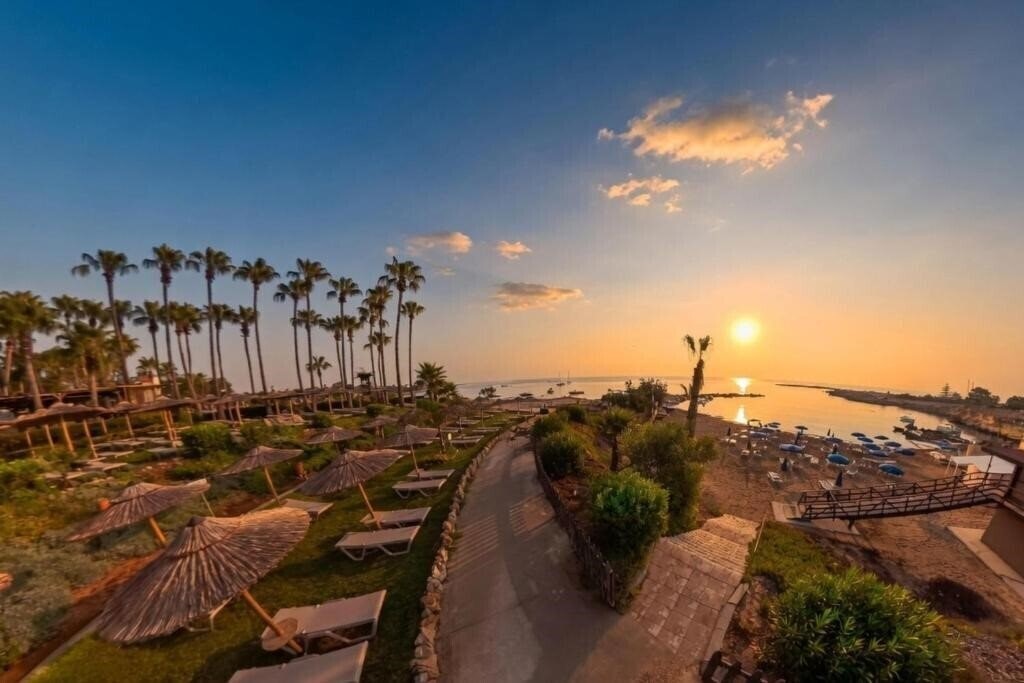 Территория Cavo Maris Beach Hotel 4*