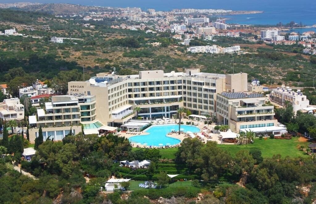 Апартаменты Grecian Park Hotel 5*