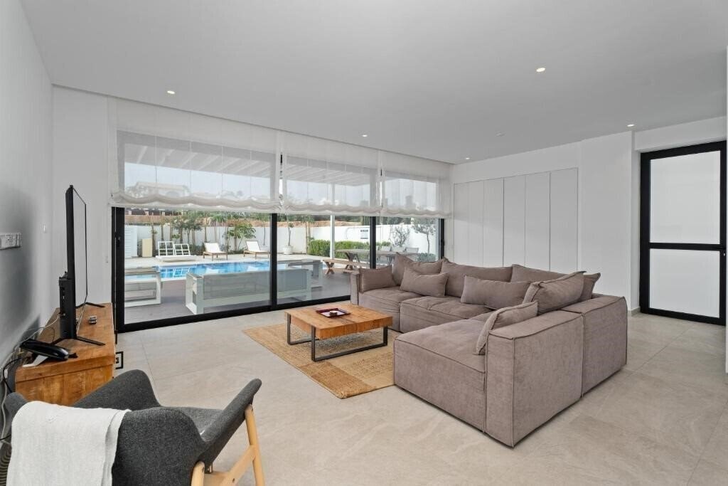 Панорама Periyiali Konnos Villas Beach Resort 4*