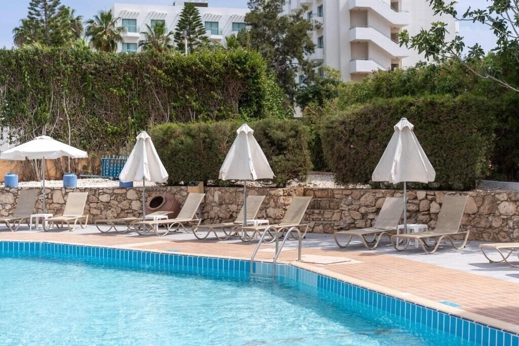Вид Flora Hotel Apartments 4*
