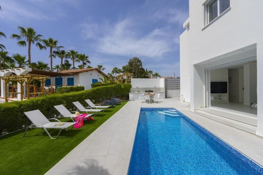 Готель Protaras Villa Piera by The Sea 4*