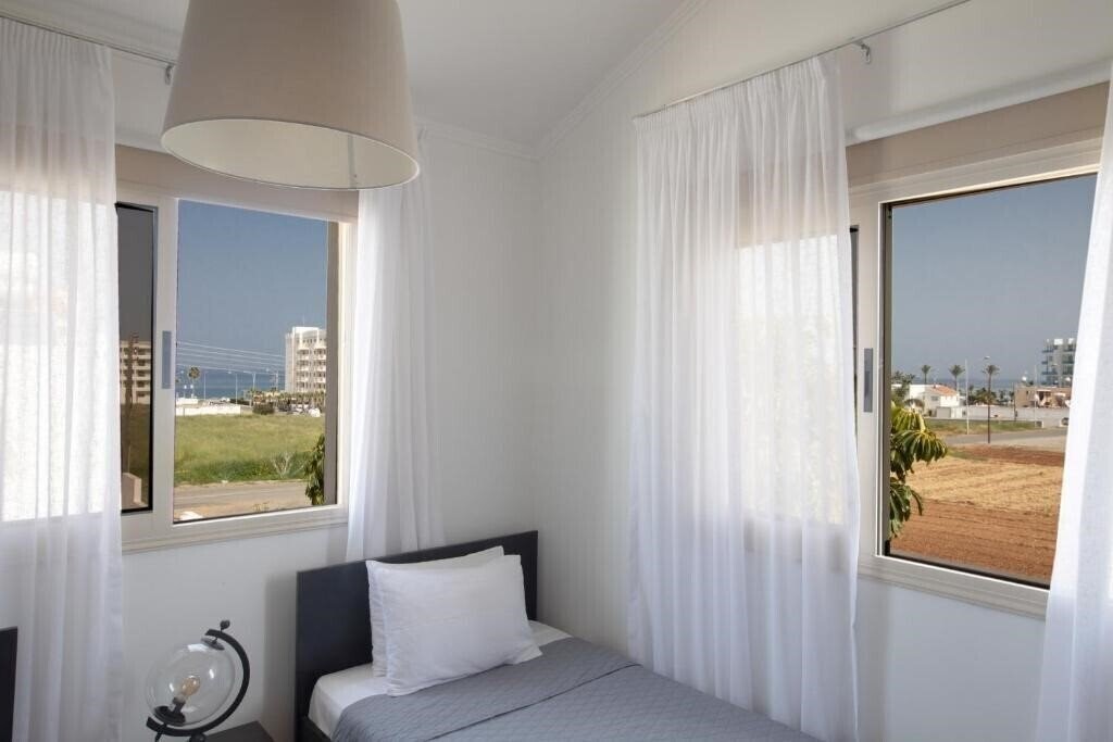 Вид Tonia Villas 4*