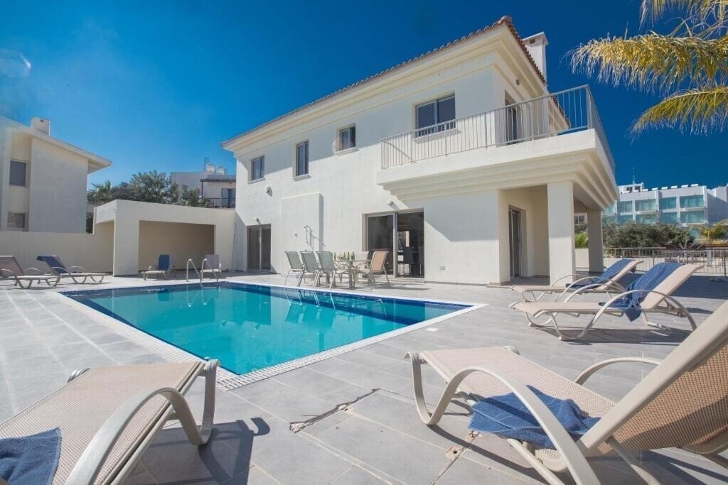 Отель Delfini Villas 4*