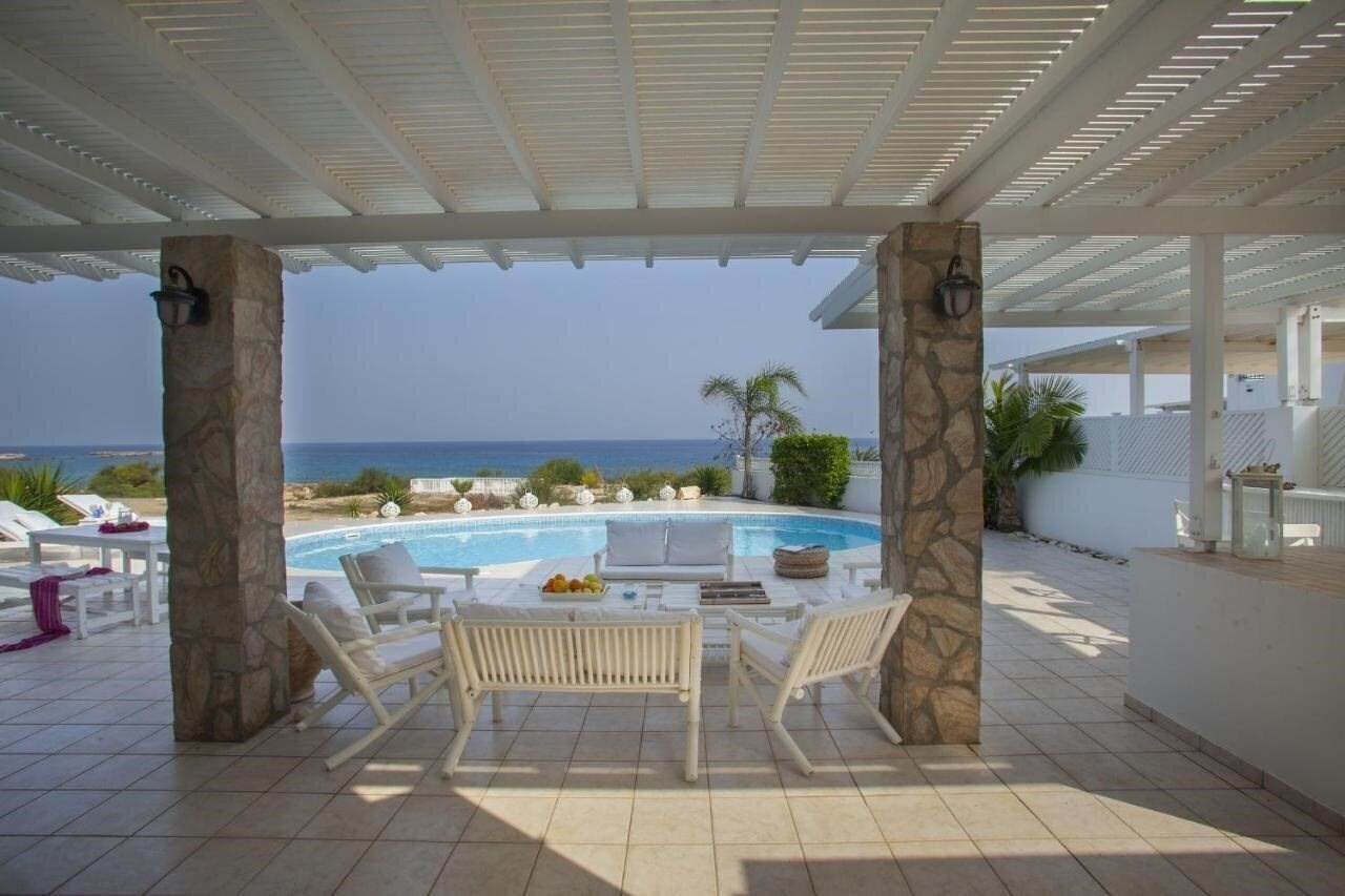 Территория Mimosa Seafront Villa 4*