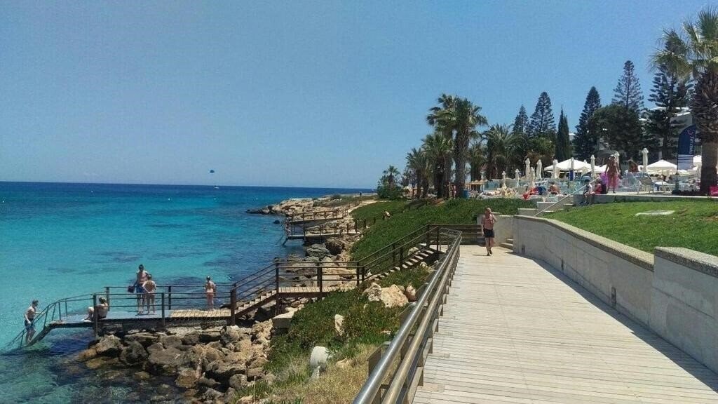 Вид Silver Sands Beach Hotel 3*