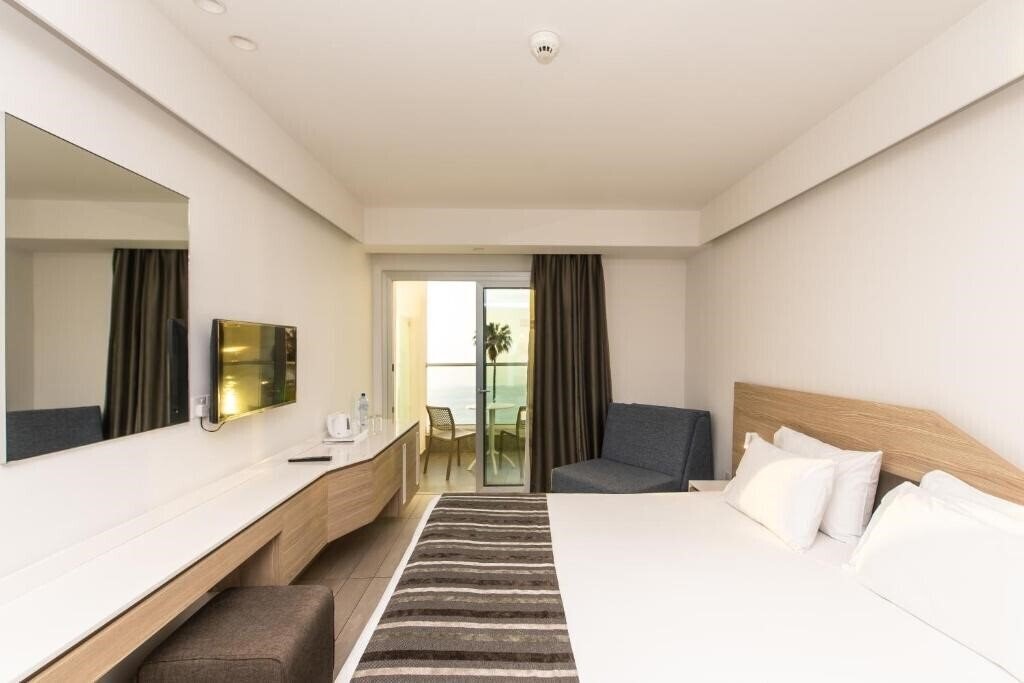 Територія Evalena Beach Hotel 3*