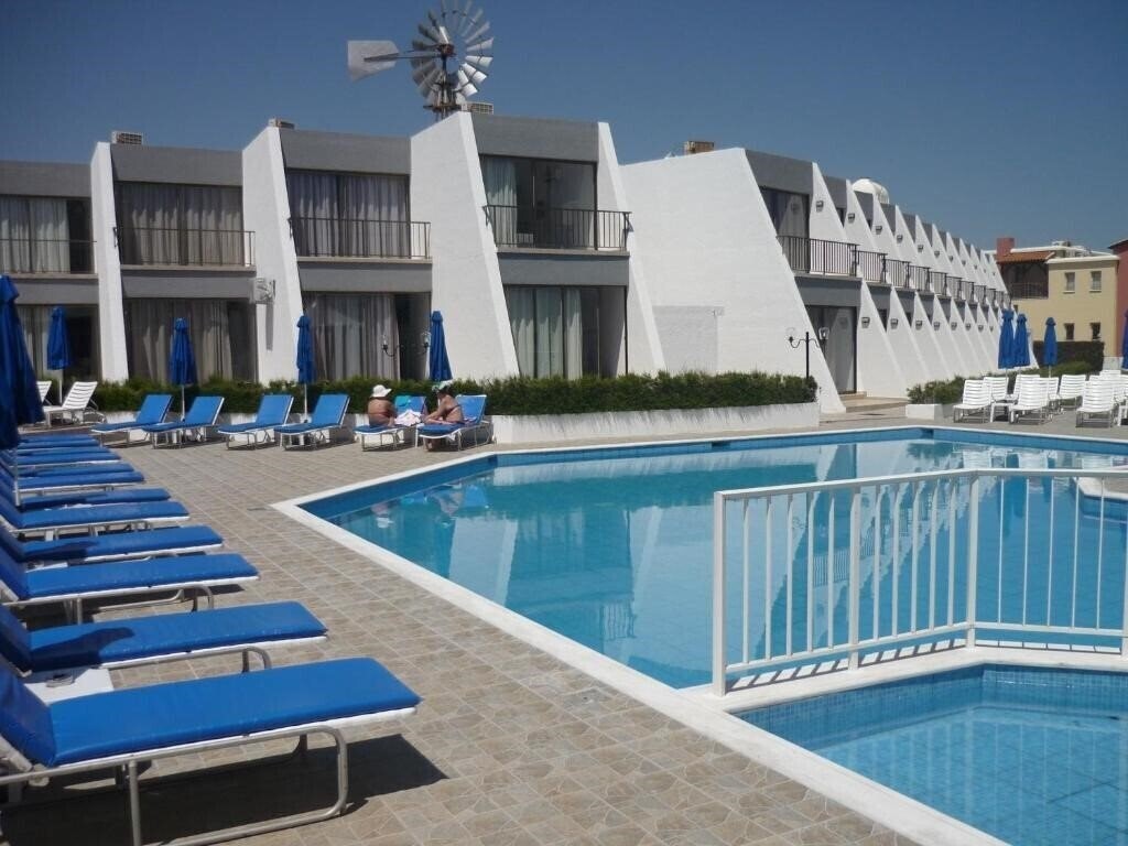 Готель Pinelopi Beach Hotel Apts 3*