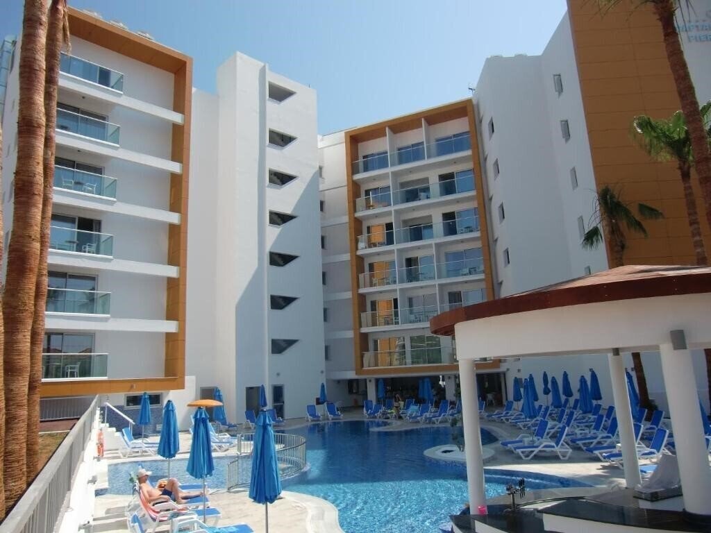 Территория Captain Pier Hotel Apartments 3*