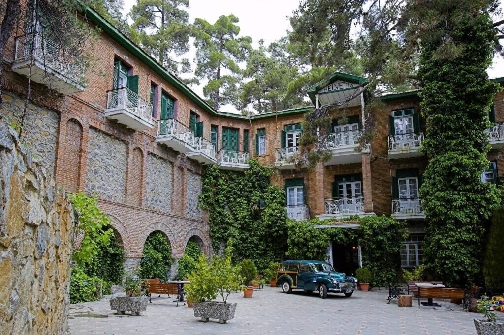 Готель New Helvetia 3*