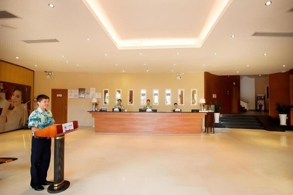 Вид Luyi Seaview Hotel 3*