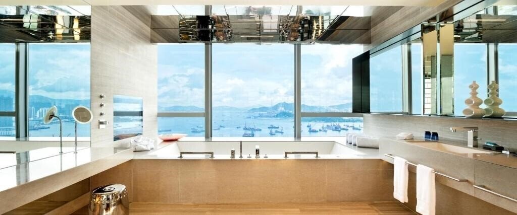 Територія W Hong Kong 5*