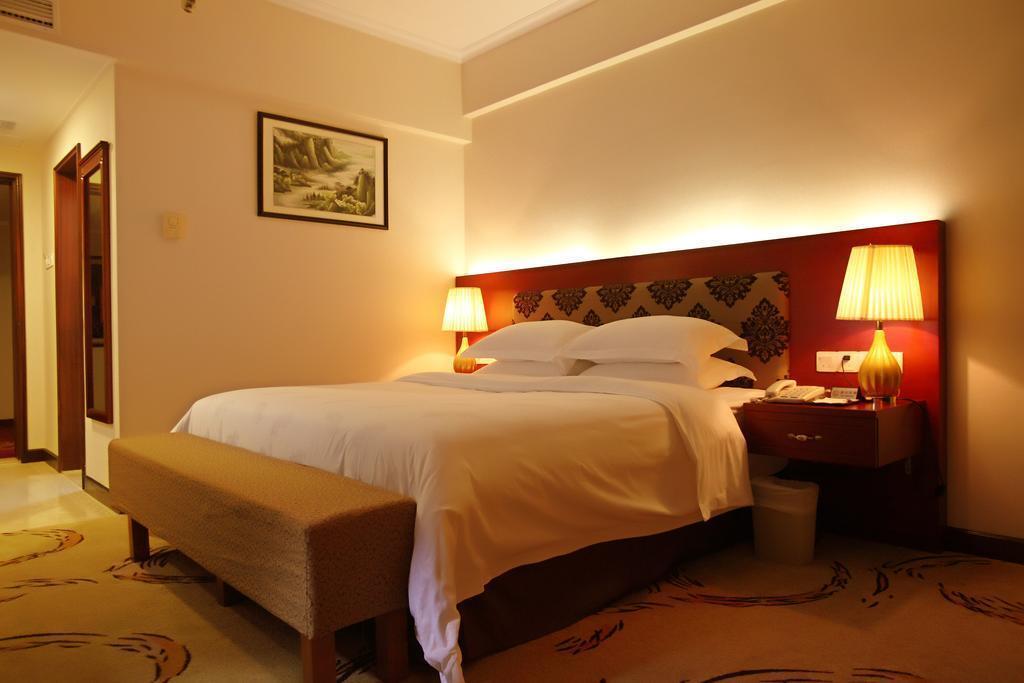 Апартаменти Carefree 3*