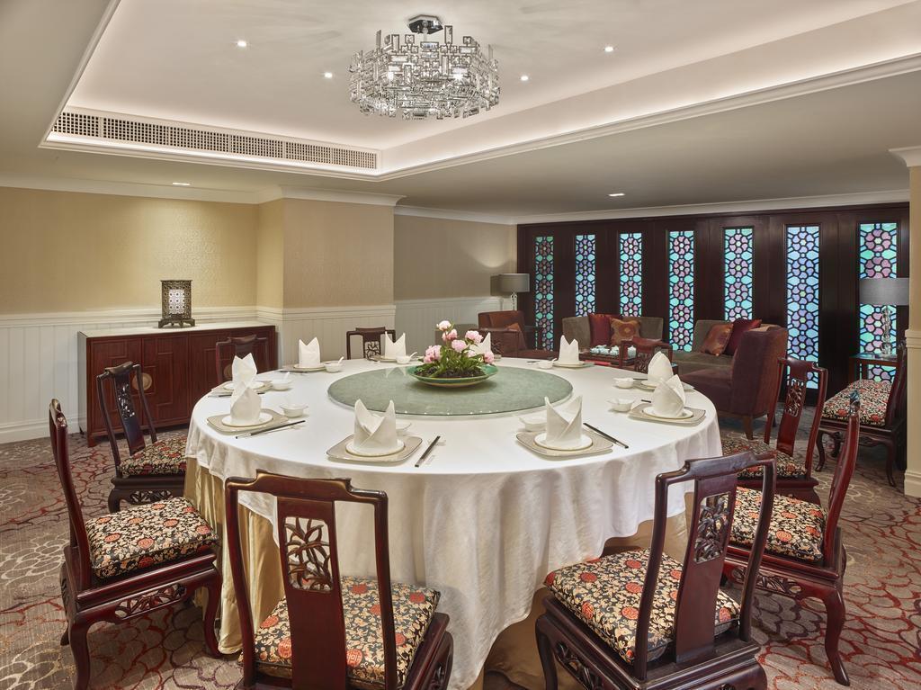 Апартаменти White Swan 5*