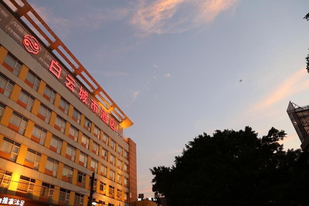 Территория Baiyun City Hotel 3*