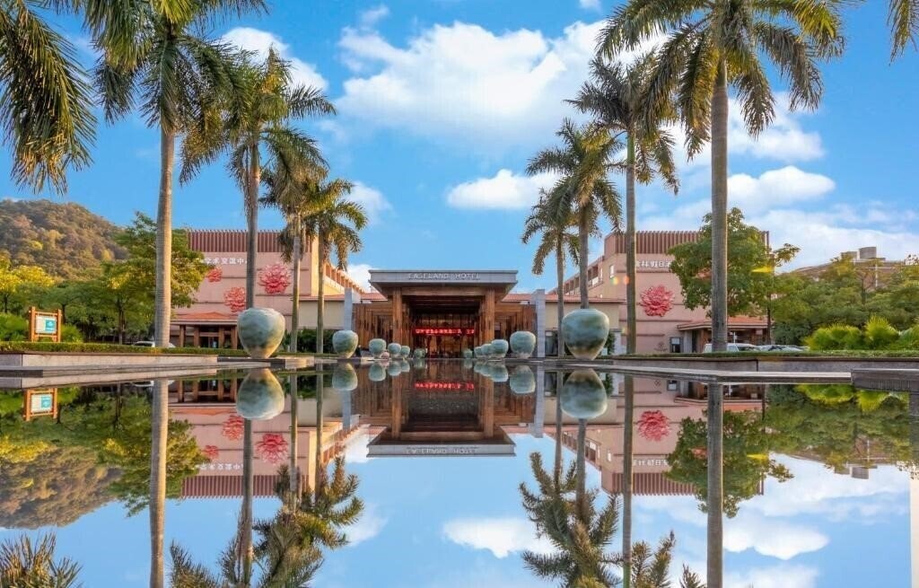 Отель Easeland Hotel 4*