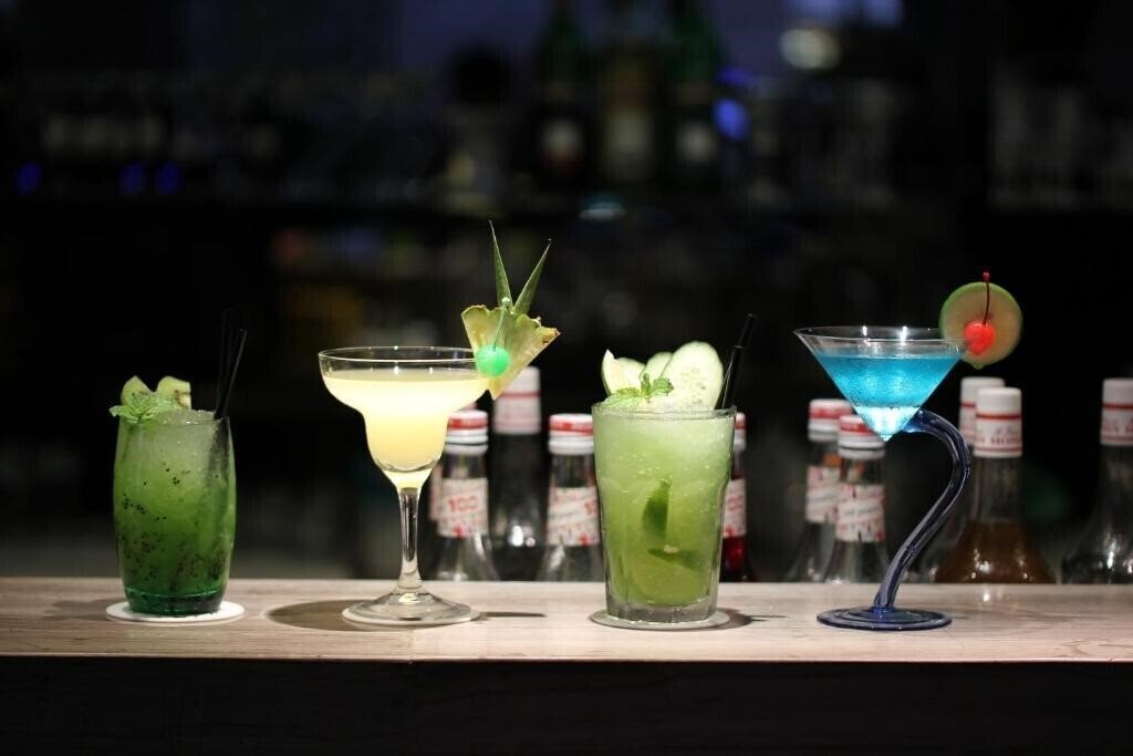 Панорама Easeland Hotel 4*