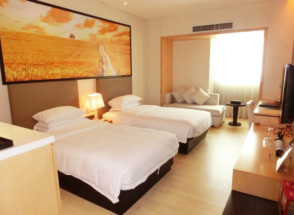 Апартаменти J Hotel (ex. Azure Resort) 4*