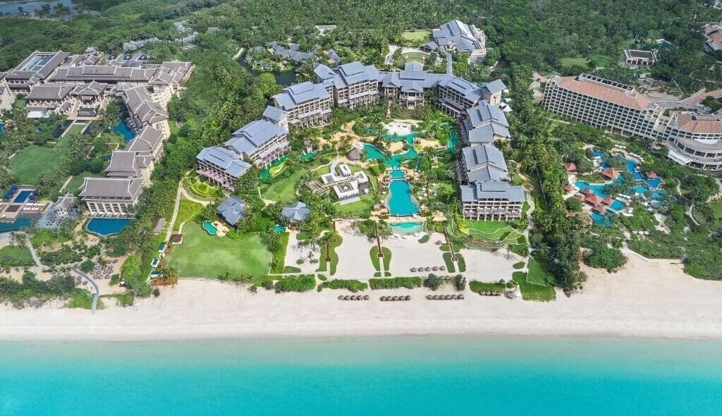 Територія Hilton Sanya Yalong Bay Resort & Spa 5*