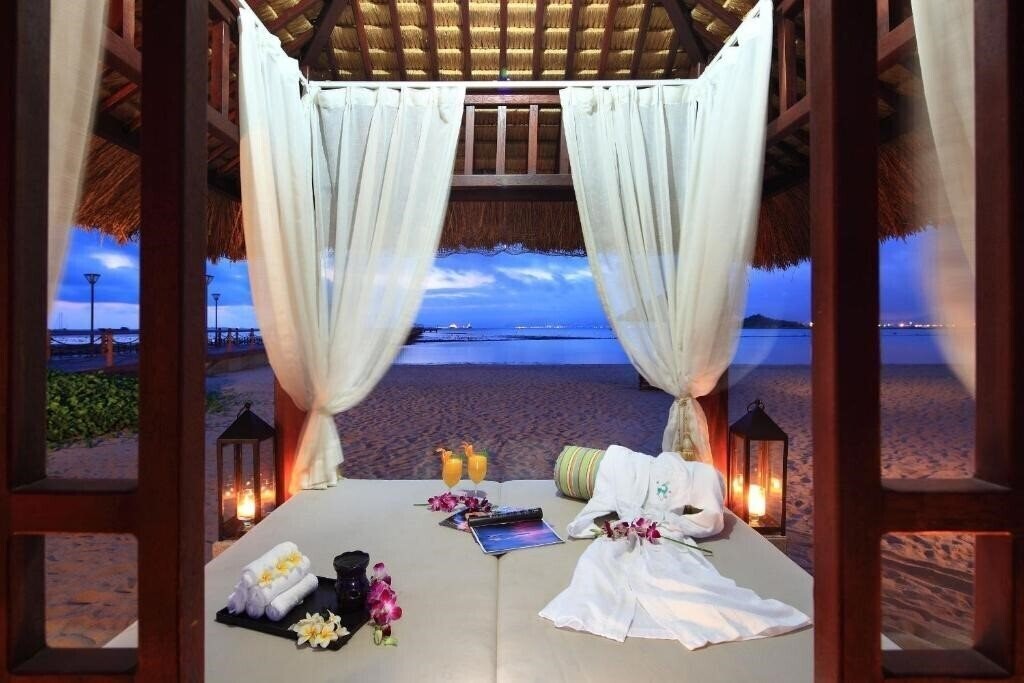 Панорама Luhuitou State Guesthouse & Resort 3*