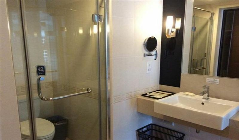 Панорама Golden Sunshine Hotspring Resort 4*