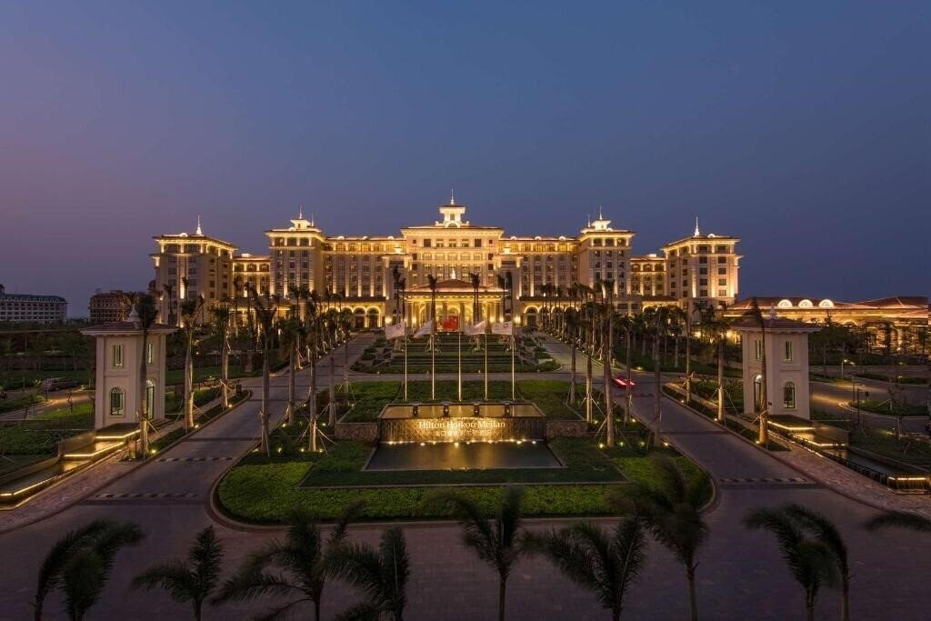 Территория Hilton Haikou Meilan 5*