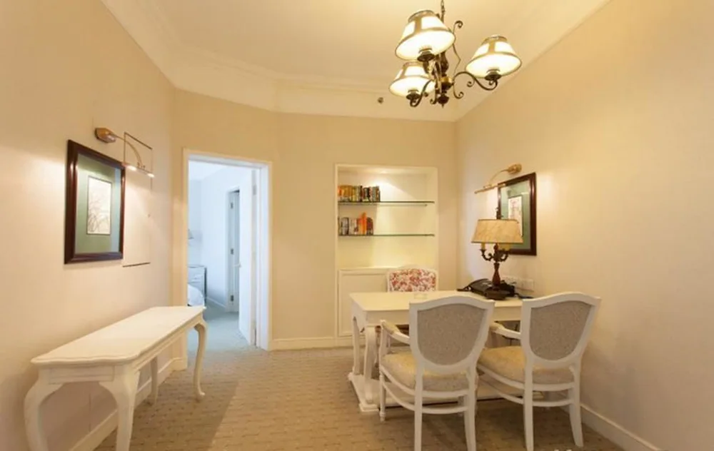 Панорама Golden Coast Lawton Hotel 5*