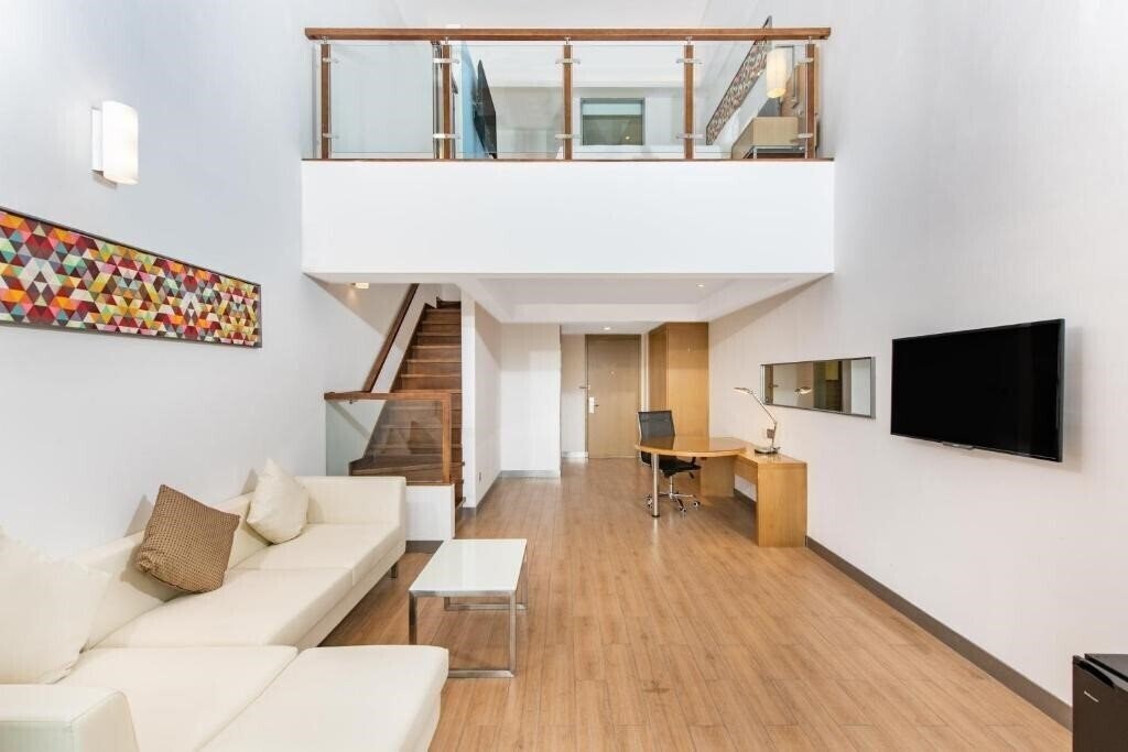 Вид Holiday Inn Express Haikou West Coast 3*