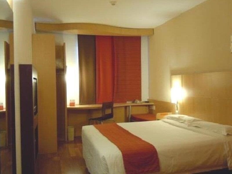 Територія Ibis Beijing Sanyuan 3*