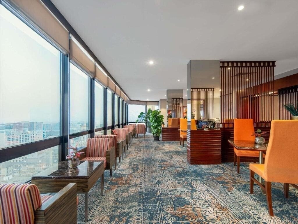 Территория Peace Hotel Beijing 4*