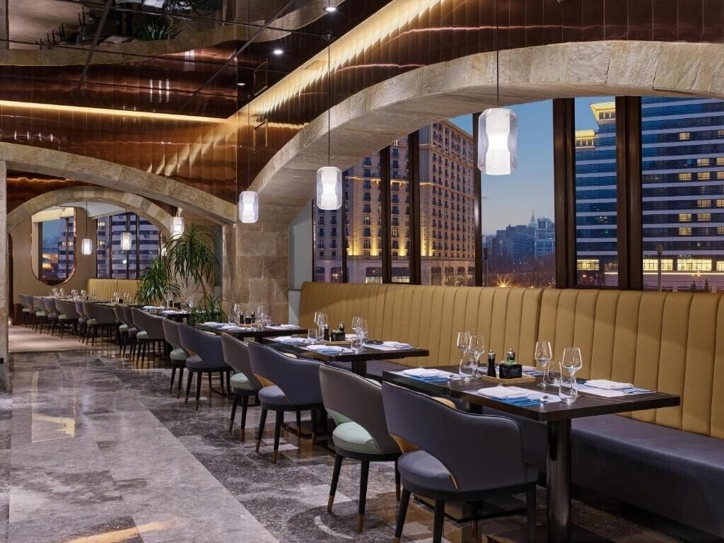 Картинка Poly Plaza 4*