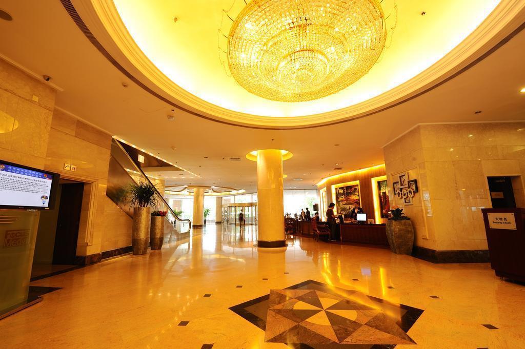 Територія Howard Johnson Paragon Hotel Beijing 4*