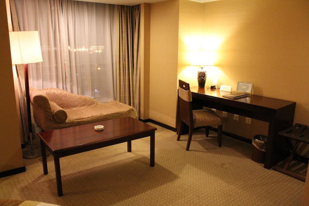 Картинка Dong Fang Hotel Beijing 4*