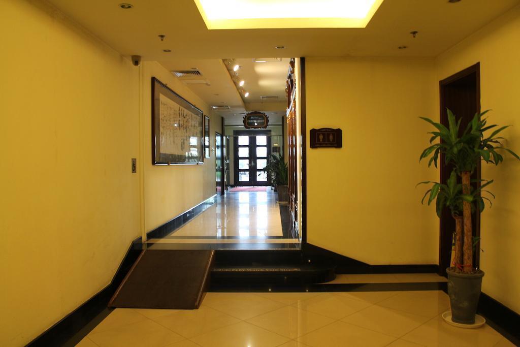 Апартаменты Dong Fang Hotel Beijing 4*