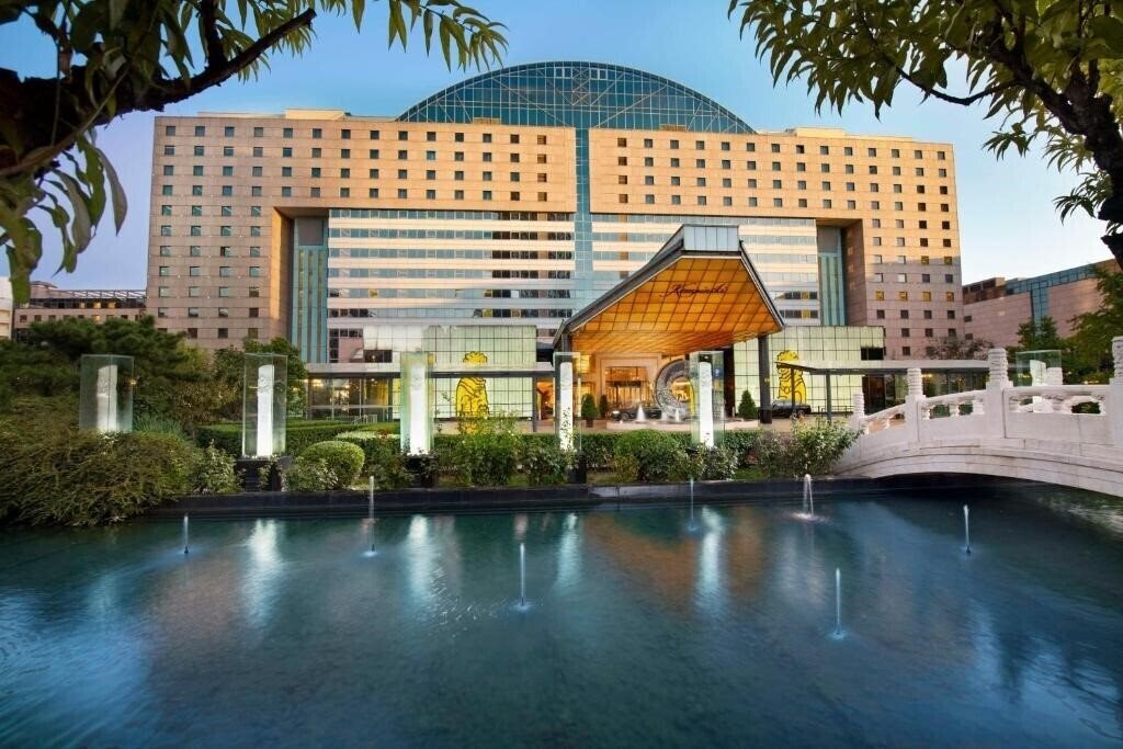 Готель Kempinski Hotel Beijing Lufthansa Center 5*