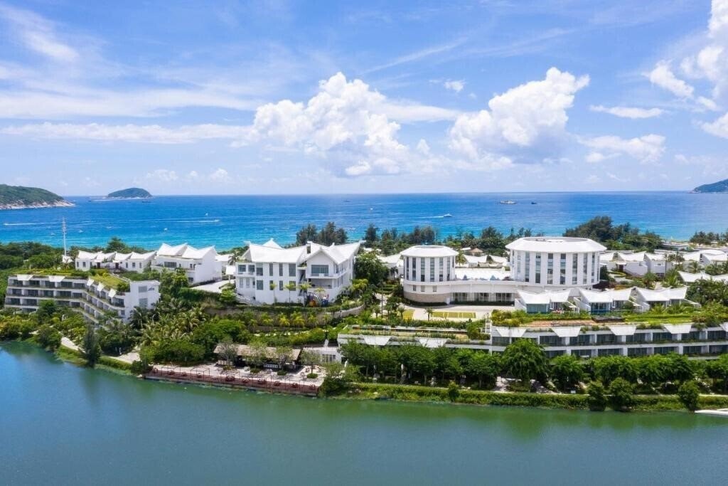 Отель Palace Resort Yalong Bay 4*