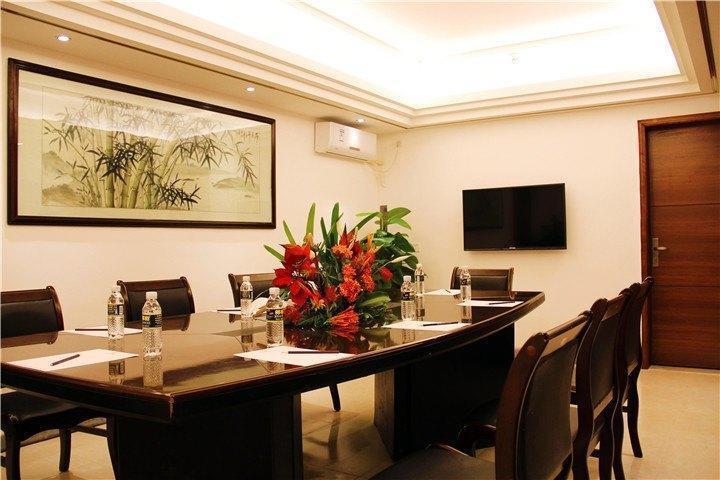 Готель Guest House International Hotel 4*