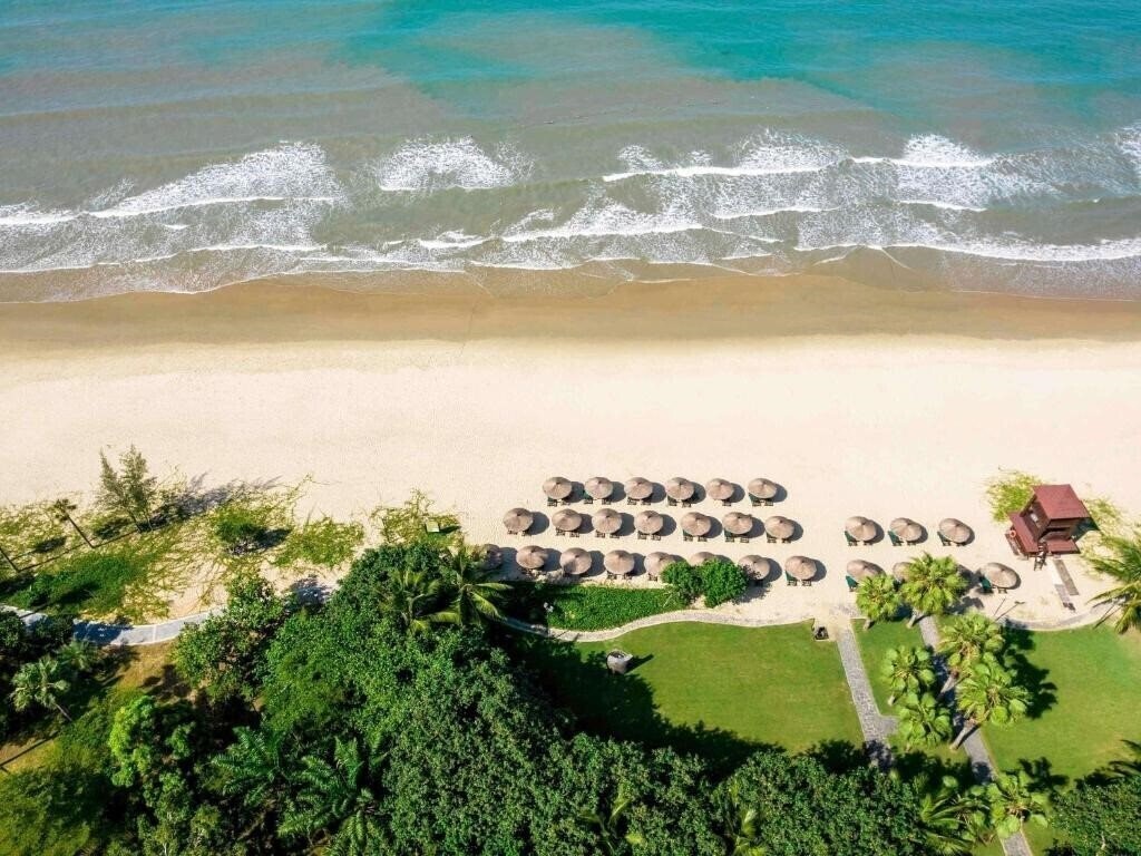 Готель Pullman Oceanview Sanya Bay Resort & Spa 5*