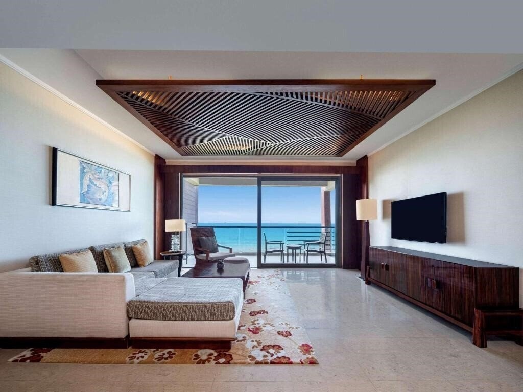 Апартаменти Pullman Oceanview Sanya Bay Resort & Spa 5*