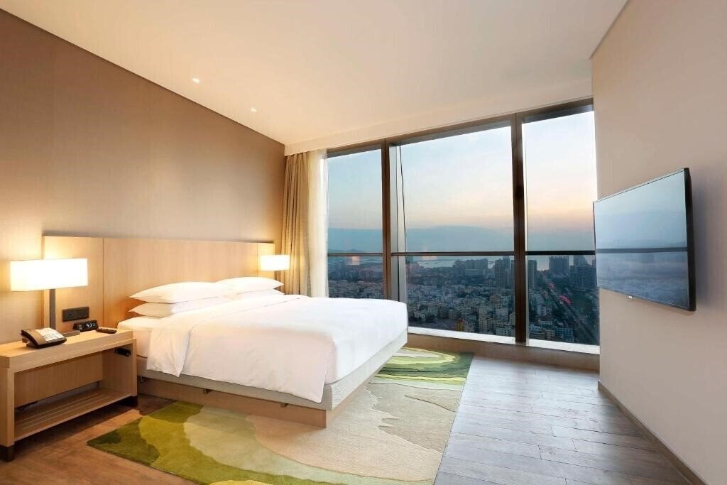 Територія Hyatt Place Sanya City Center 5*